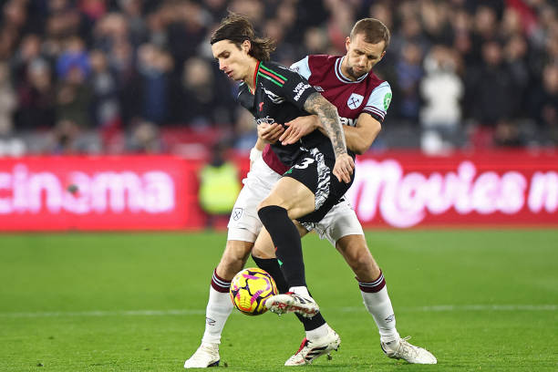 悬念更添一 悬念更添一